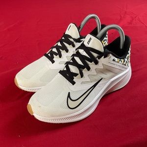 Nike Quest 3 CV0149-110 Running Sneaker